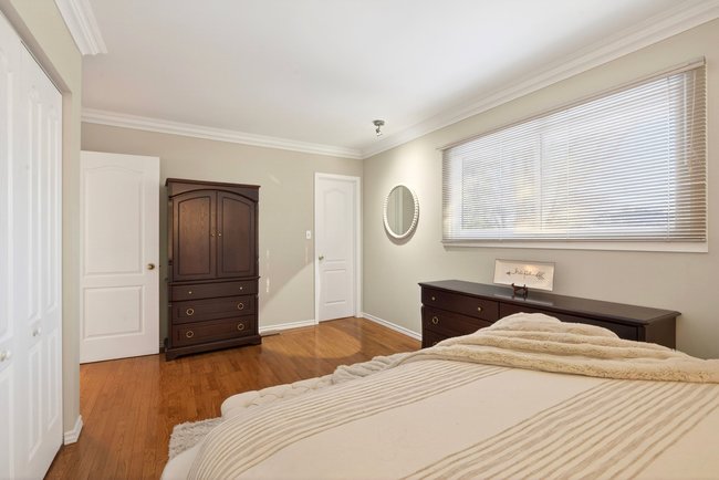 Property listing for 35 Shalfleet Blvd., Brantford, ON