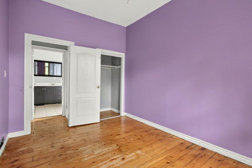Property listing for 86 Sherman Ave. N., Hamilton, ON