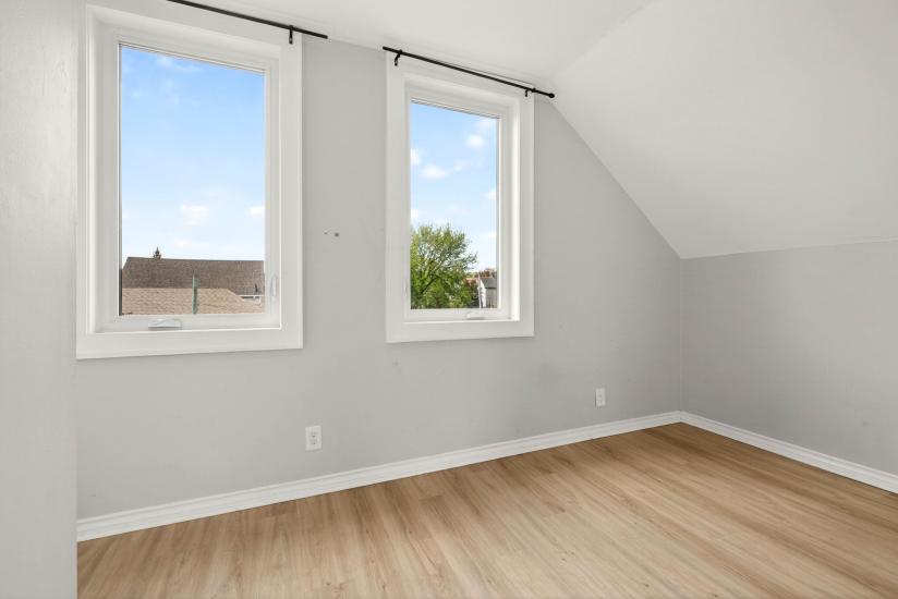 Property listing for 1236 Cannon St. E., Hamilton, ON