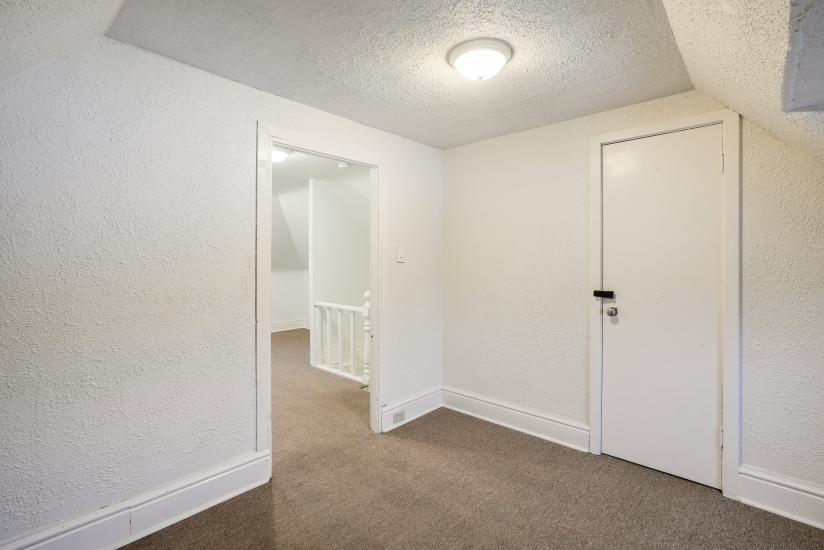 Property listing for 115 Balsam Ave S, Hamilton, ON