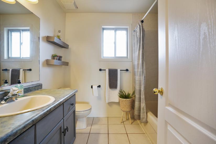 Property listing for 154 Hepburn Cres., Hamilton, ON