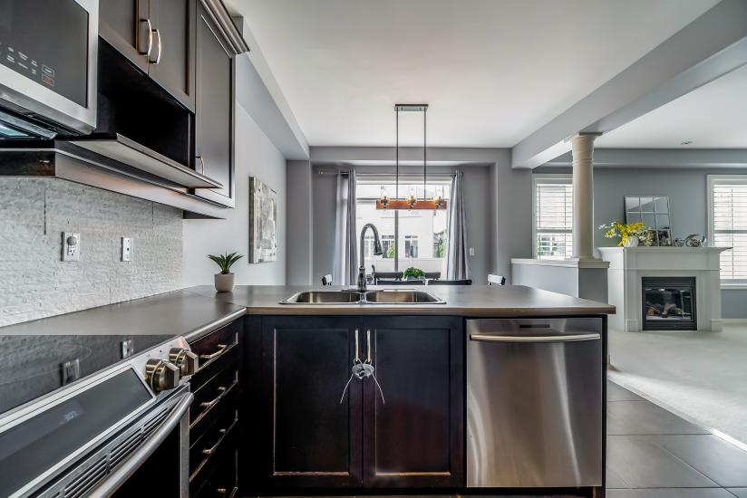 Property listing for 124 Springview Dr., Waterdown, Ontario