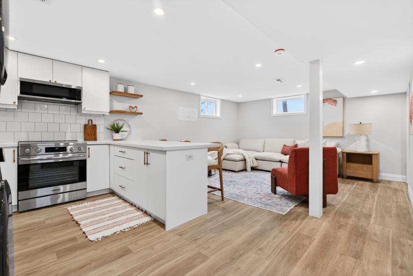 Property listing for 330 East 15th St, Hamilton, ON