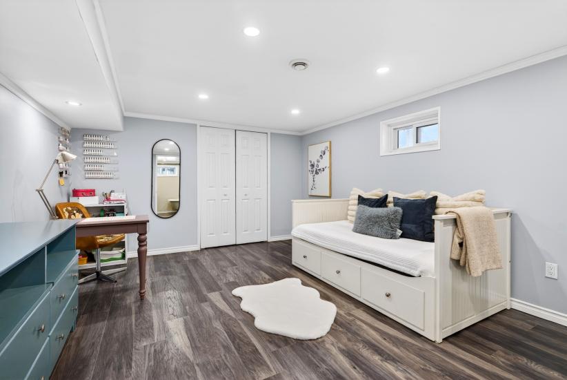 Property listing for 380 East 37th St., Hamilton, ON