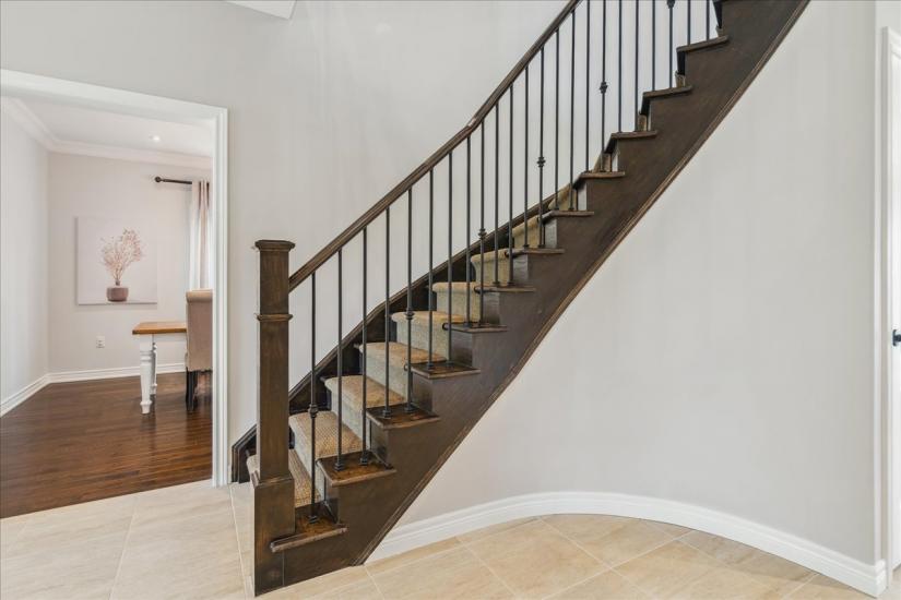 Property listing for 60 Pumpkin Pass, Binbrook, ON