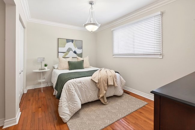 Property listing for 35 Shalfleet Blvd., Brantford, ON