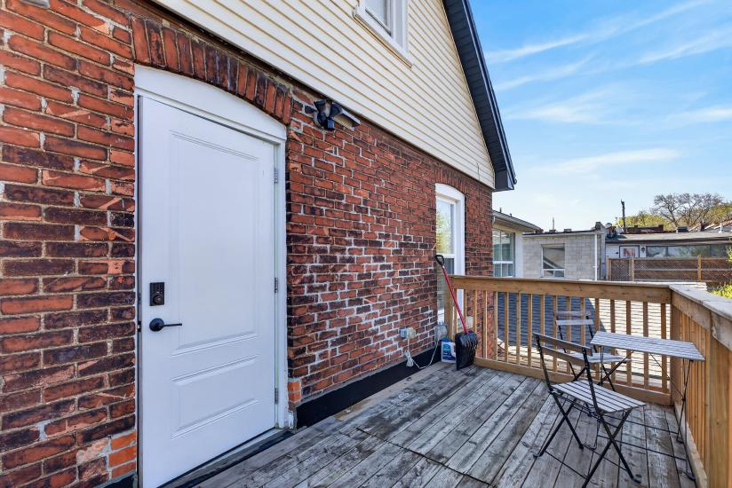 Property listing for 11 Barnesdale Ave. N., Hamilton, ON