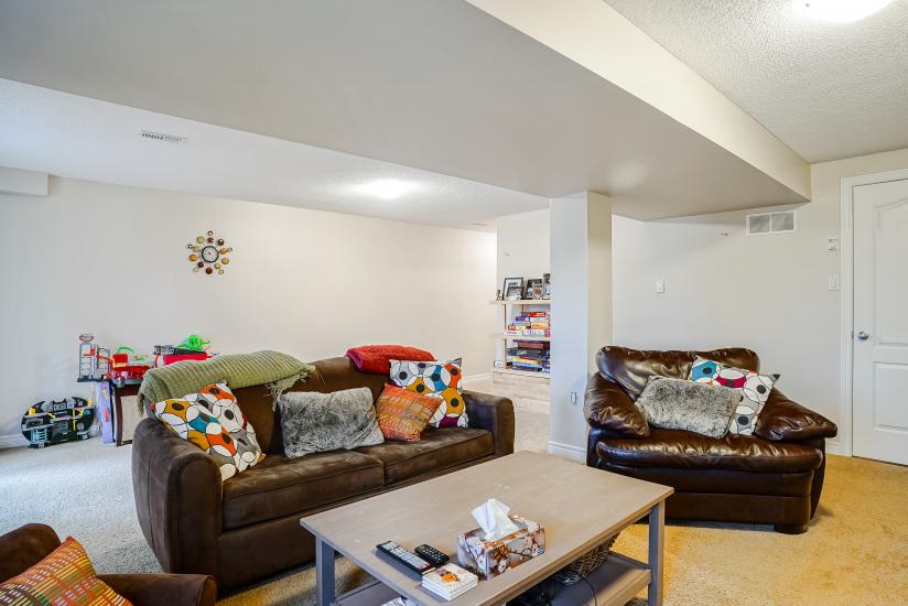 Property listing for 104 Myers Lane, Ancaster, ON