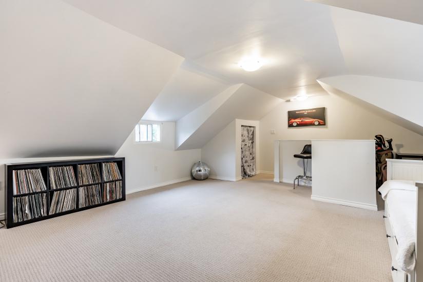 Property listing for 9 Blythe St., Hamilton, ON