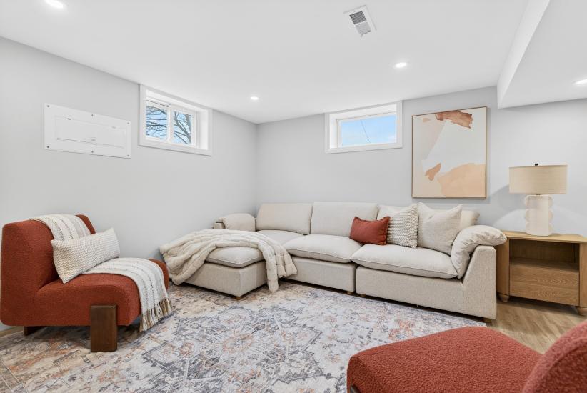 Property listing for 330 East 15th St, Hamilton, ON