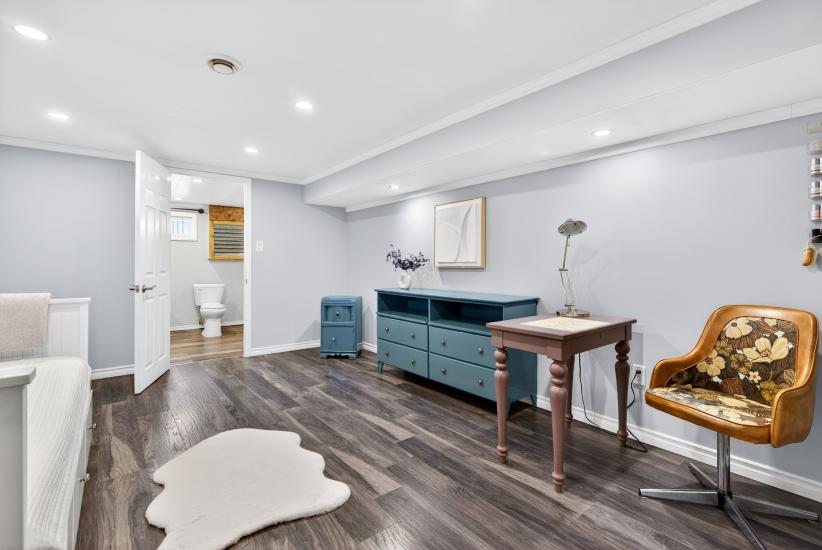 Property listing for 380 East 37th St., Hamilton, ON