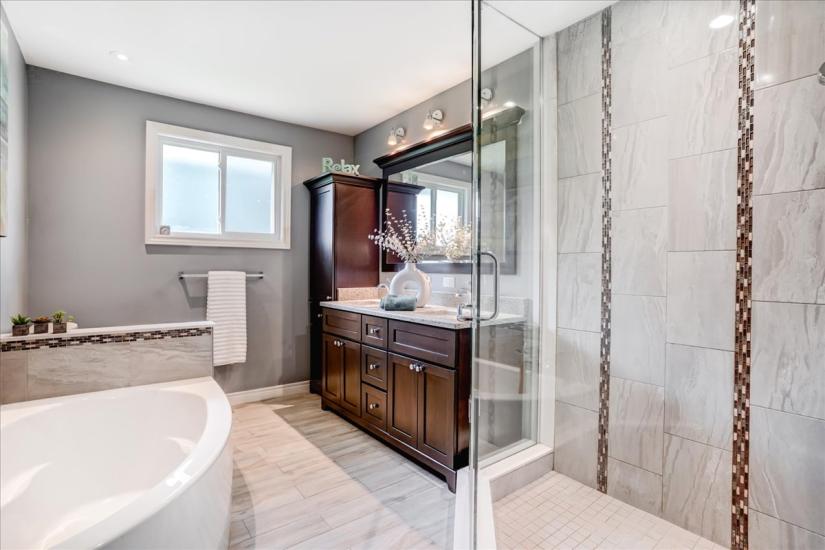 Property listing for 607 Iroquois Ave., Ancaster, ON