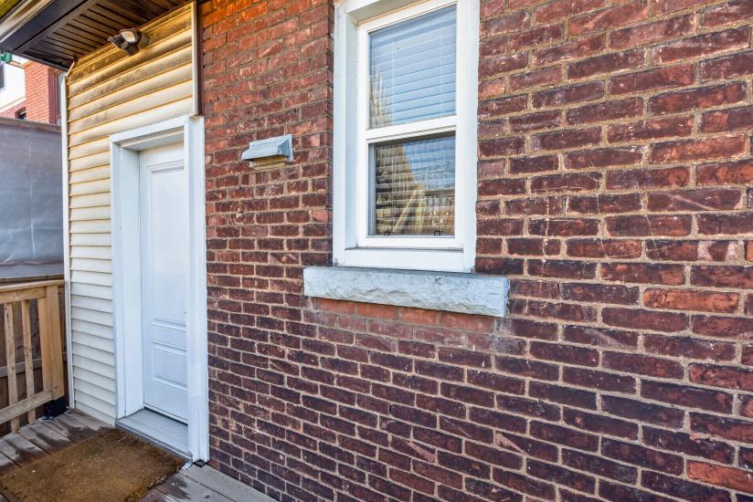 Property listing for 11 Barnesdale Ave. N., Hamilton, ON
