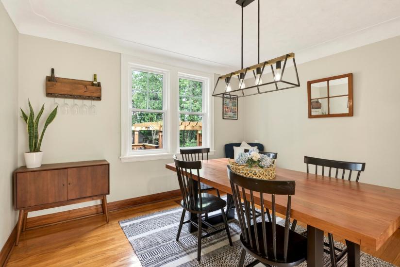 Property listing for 13 Tweedsmuir Ave., Dundas, ON