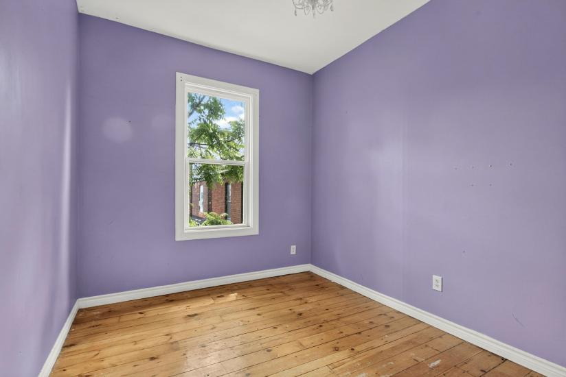 Property listing for 86 Sherman Ave. N., Hamilton, ON