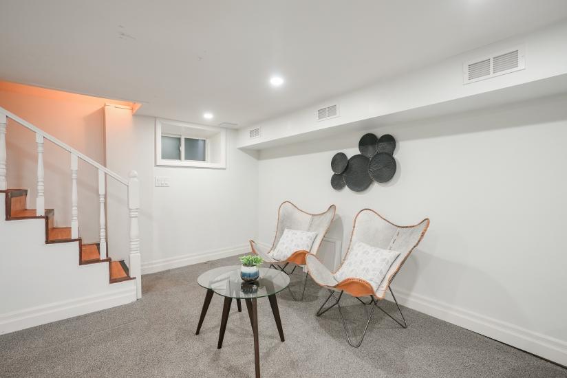 Property listing for 115 Balsam Ave S, Hamilton, ON