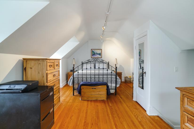Property listing for 85 Hyde Park Ave, Hamilton, ON