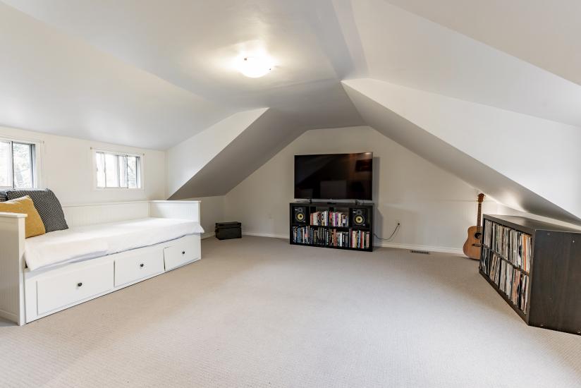 Property listing for 9 Blythe St., Hamilton, ON