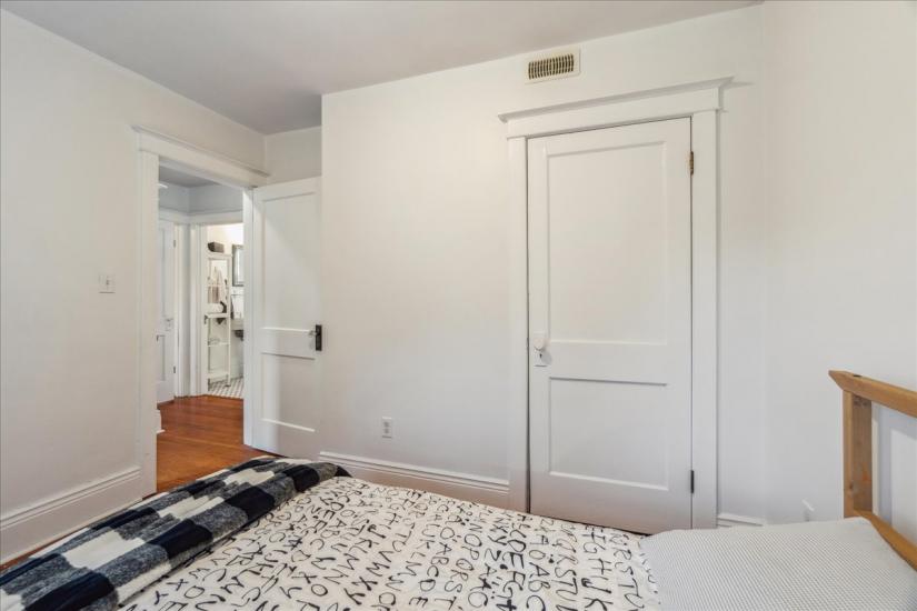 Property listing for 160 Dalewood Cres., Hamilton, ON