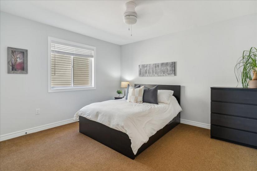 Property listing for 60 Pumpkin Pass, Binbrook, ON