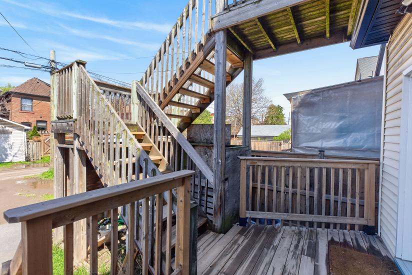 Property listing for 11 Barnesdale Ave. N., Hamilton, ON