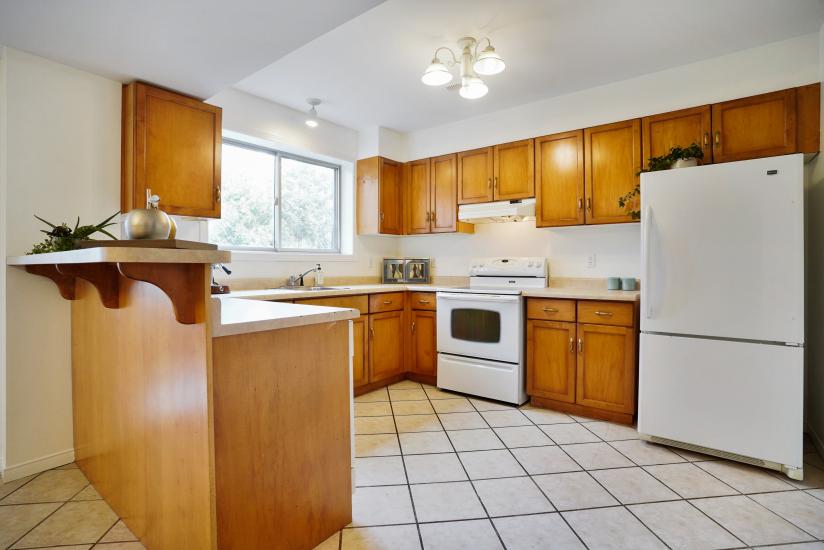 Property listing for 154 Hepburn Cres., Hamilton, ON