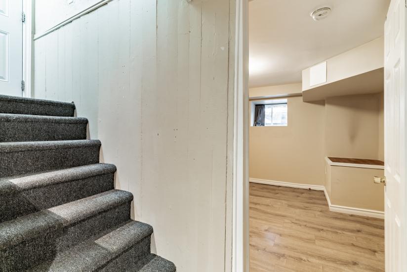 Property listing for 9 Blythe St., Hamilton, ON