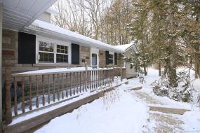 Property listing for 28 Lloyminn Ave., Ancaster, ON