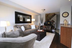Property listing for 85 Meadow Wood Cres., Stoney Creek, ON