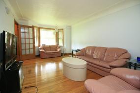 Property listing for 15 Hollywood St. S., Hamilton, ON