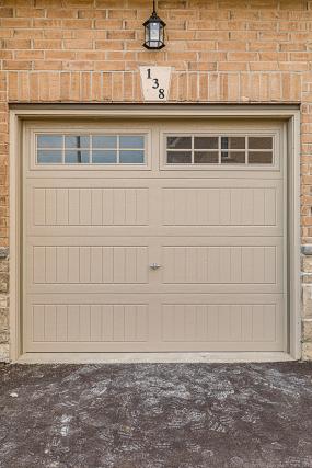 Property listing for 138 Dunrobin Lane, Grimsby, ON