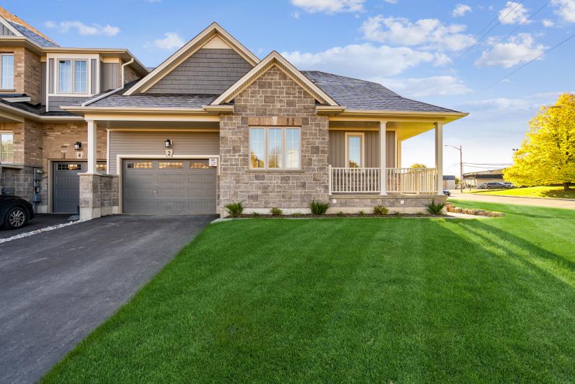 Property listing for 2 Dennis Drive, Smithville, Ontario