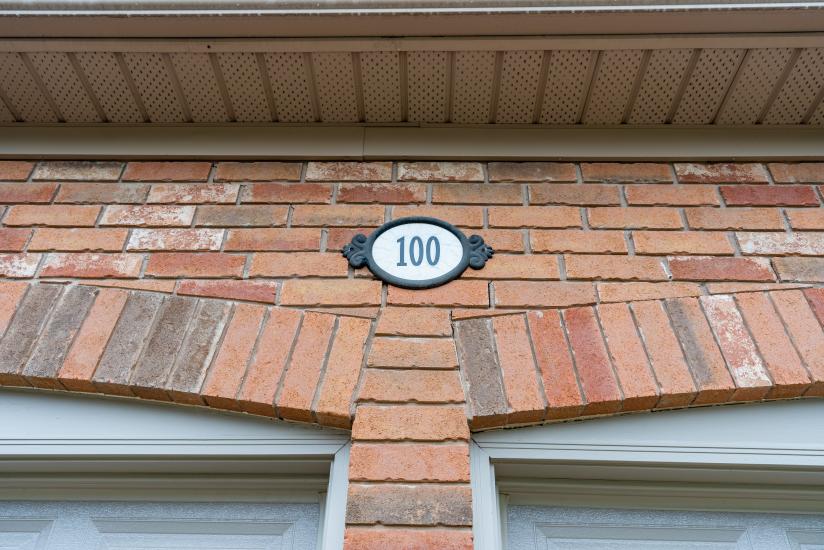 Property listing for 100 Davidson Blvd., Dundas, ON