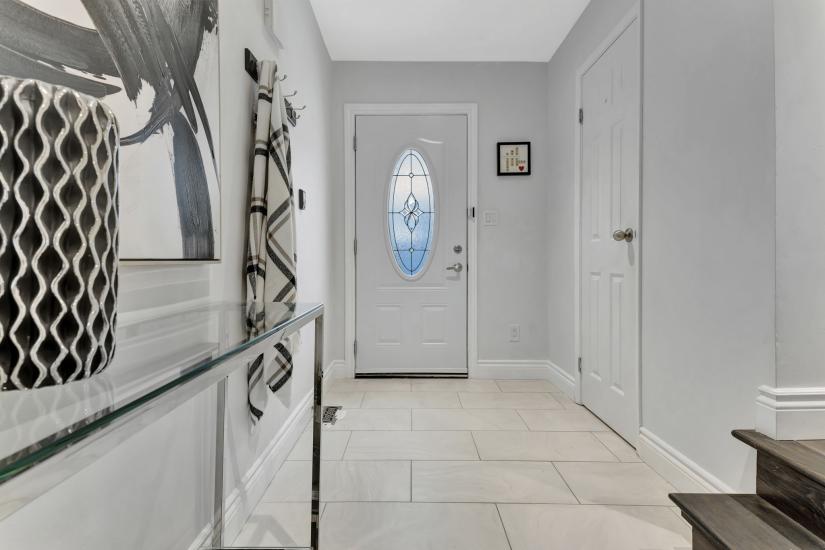 Property listing for #7-860 Rymal Rd. E., Hamilton, ON