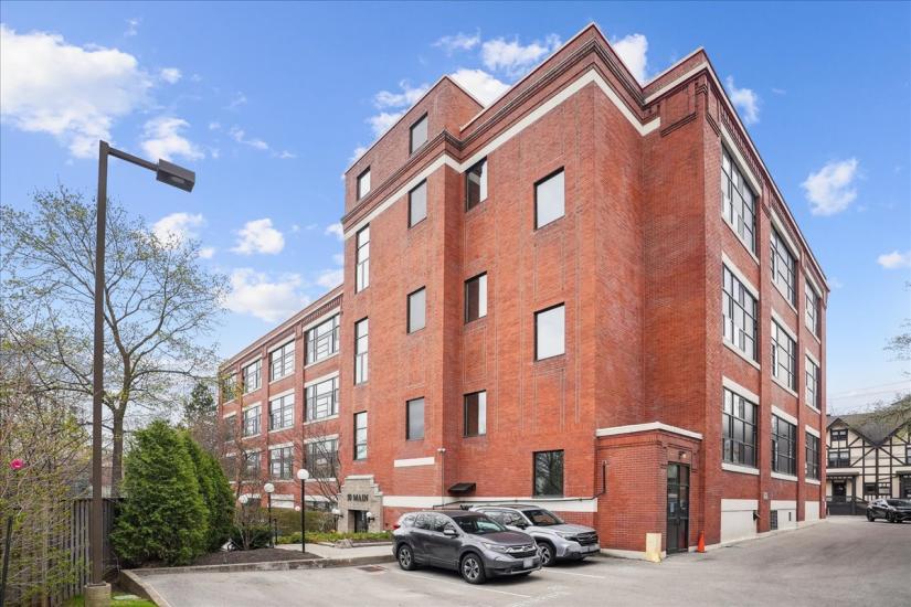 Property listing for #313-50 Main St., Dundas, ON