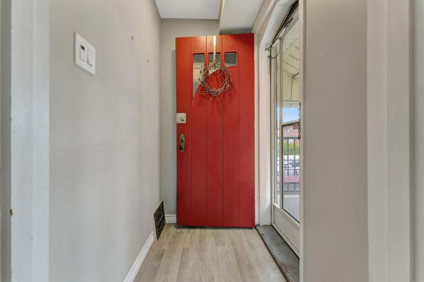 Property listing for 4 Park Row S., Hamilton, ON