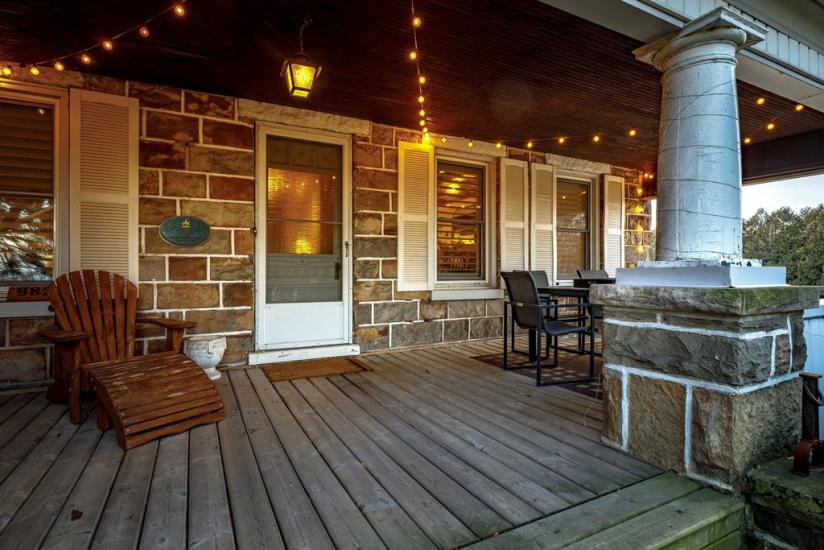 Property listing for 982 HWY 8, Stoney Creek, ON