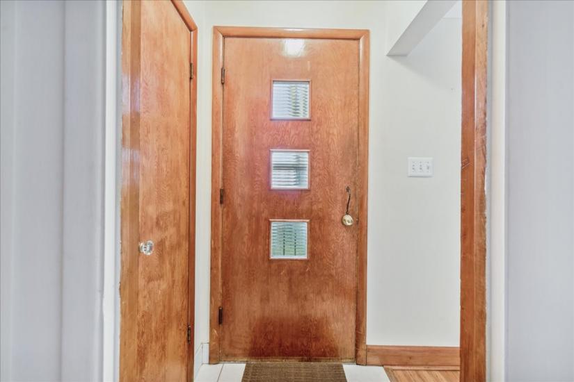 Property listing for 272 East 44th St., Hamilton, ON