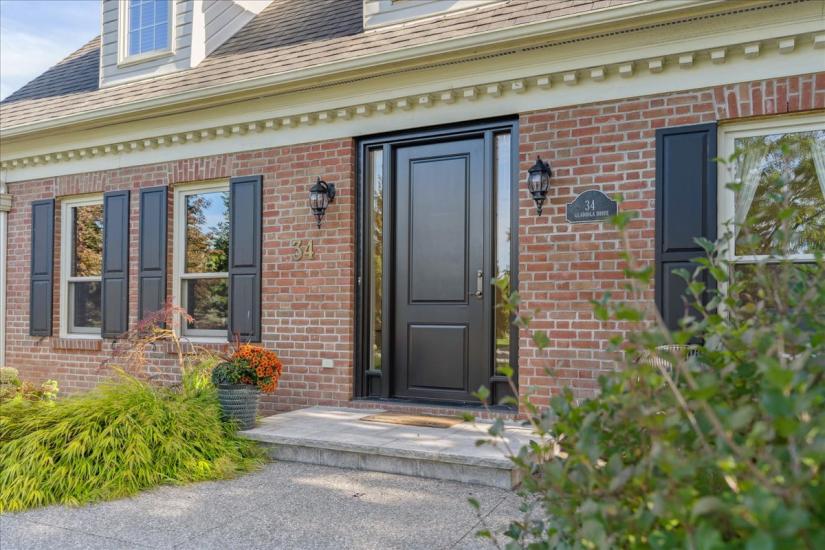 Property listing for 34 Gladiola Dr., Carlisle, ON