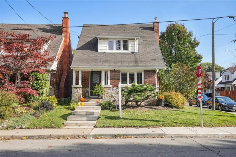 Property listing for 16 Paradise Rd. N., Hamilton, ON