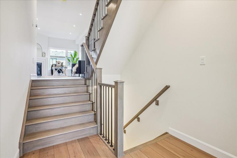 Property listing for 81 Bensley Lane, Hamilton, ON