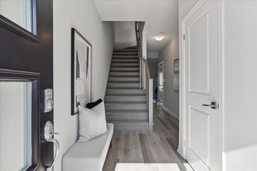 Property listing for 21 Cadwell Lane, Hamilton, ON