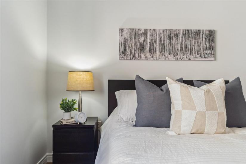 Property listing for 60 Pumpkin Pass, Binbrook, ON