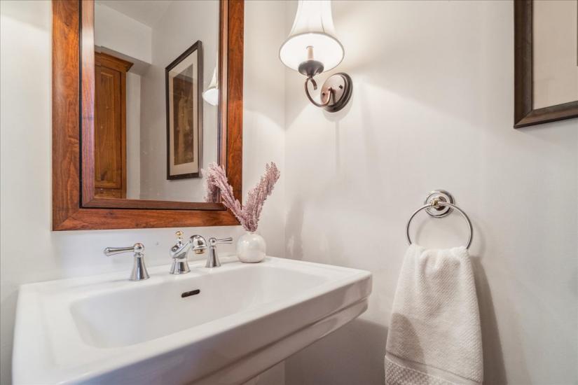 Property listing for 160 Dalewood Cres., Hamilton, ON