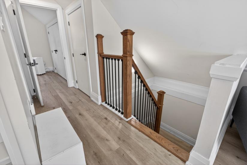 Property listing for 11 Barnesdale Ave. N., Hamilton, ON