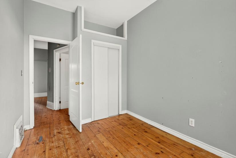 Property listing for 86 Sherman Ave. N., Hamilton, ON