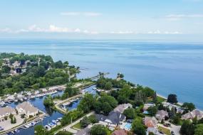 Property listing for 22 Red Haven Dr., Grimsby, ON