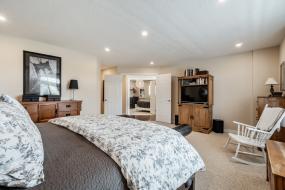 Property listing for 1363 Upper Paradise Rd., Hamilton, ON