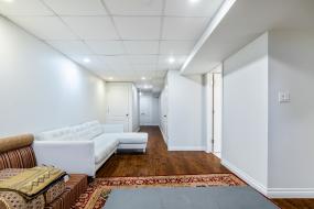 Property listing for #5-370 Stonehenge Dr., Ancaster, ON