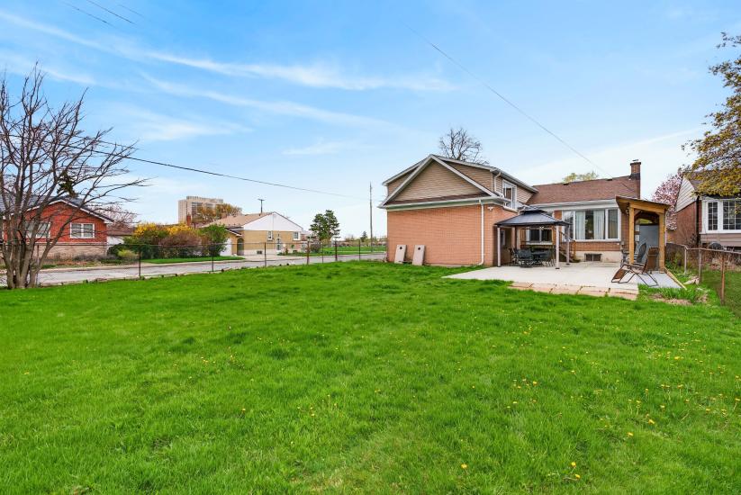 Property listing for 380 East 37th St., Hamilton, ON